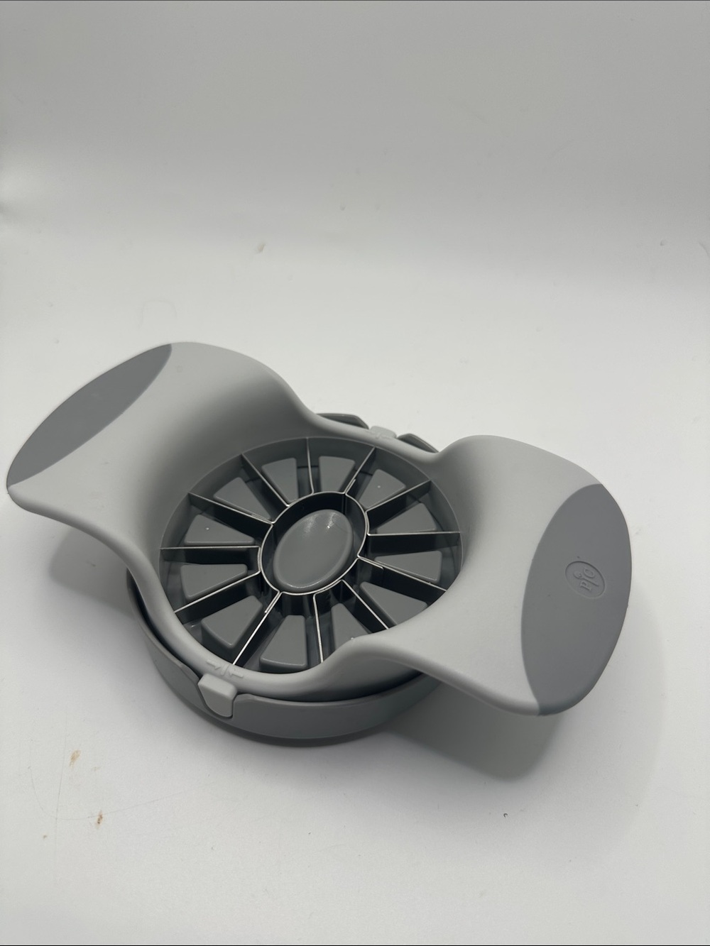 Pampered chef STONE-FRUIT WEDGER